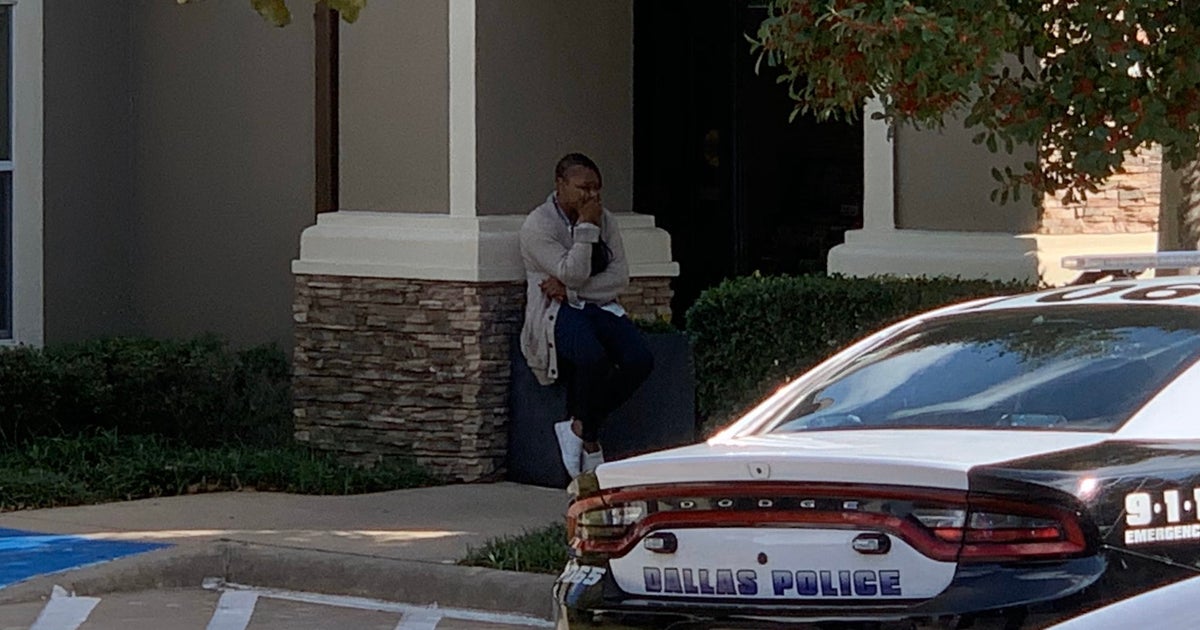 Man, Woman, 2 Children Found Dead At Dallas Hotel - CBS Texas
