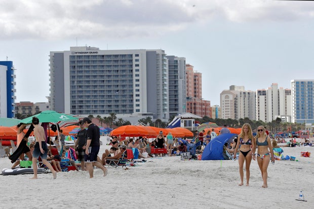 Coronavirus outbreak doesn't deter Florida beach-goers