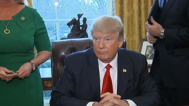 0204-satmo-trumpfriday-barnett-1245563-640x360.jpg 