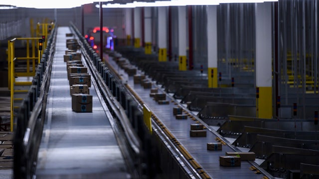 Amazon-fulfillment-center.jpg 