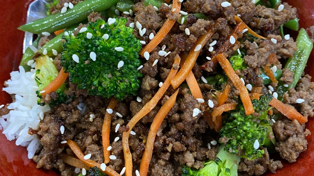 Korean-Ground-Beef-and-Vegetable-Bowls-with-Rice-.png 