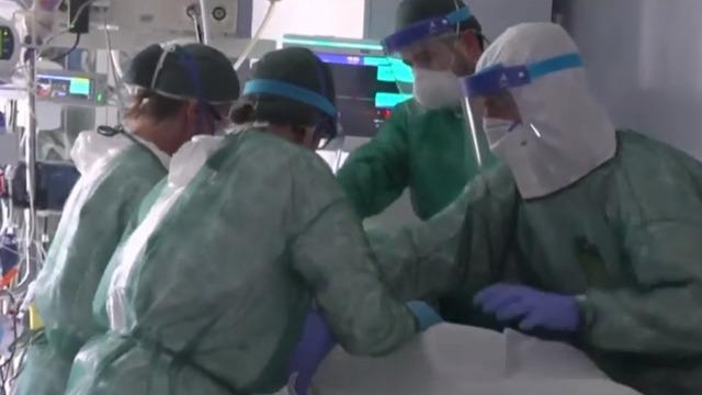 cbsn-fusion-italian-hospital-modifying-scuba-masks-to-replace-ventilators-thumbnail-462757-640x360.jpg 