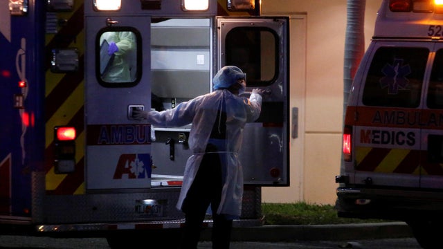 ambulance-2020-04-03t004059z-1522178698-rc2owf9vc47z-rtrmadp-3-health-coronavirus-usa.jpg 