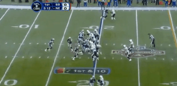 Quentin Jammer picks off Tom Brady 