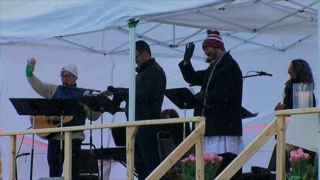 Outdoor-Easter-Sunday-Mass-During-COVID-19-Outbreak.jpg 