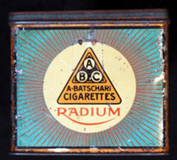 Radium cigarettes tin, front 