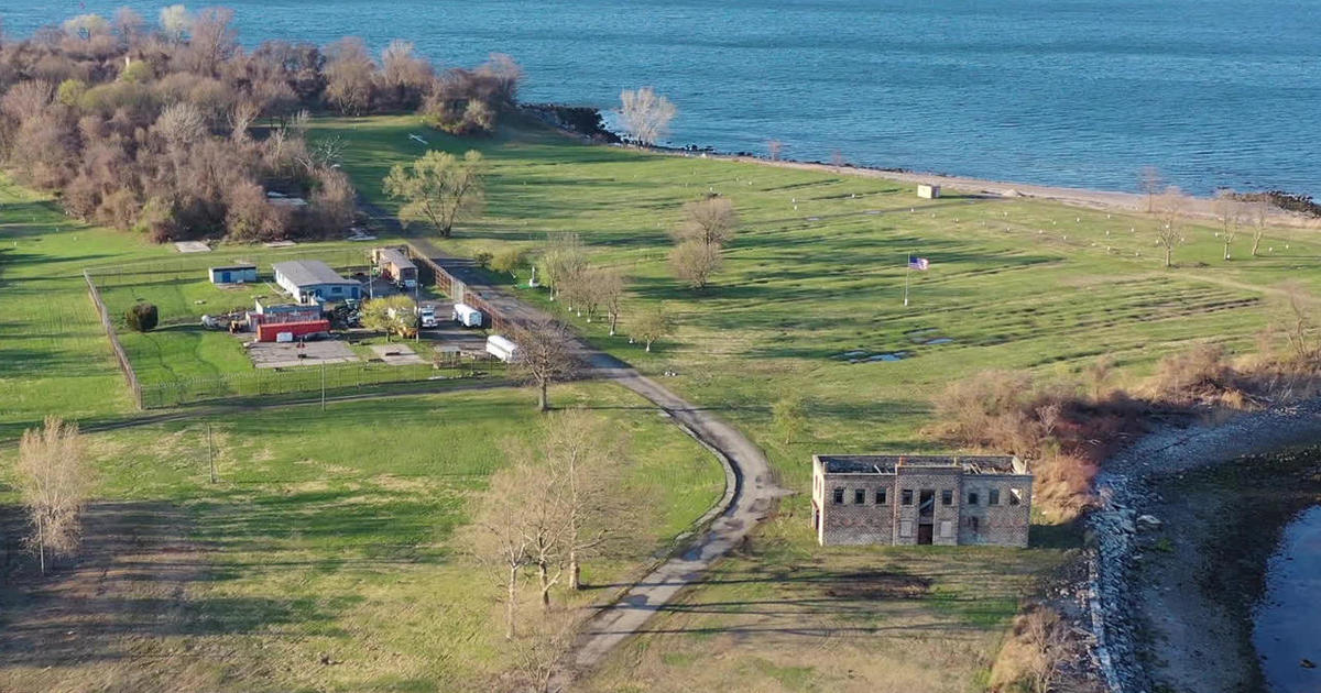 can you visit hart island