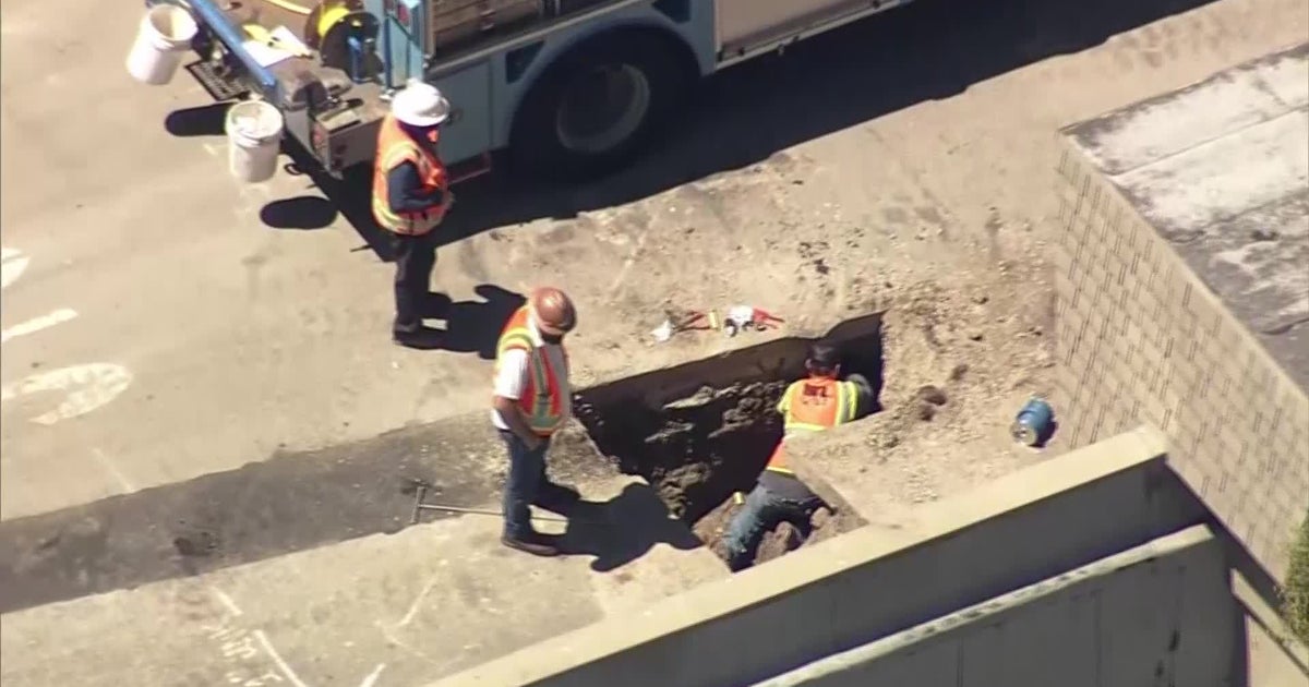 PG&E Crews Repair Gas Line Break In Downtown Mill Valley CBS San