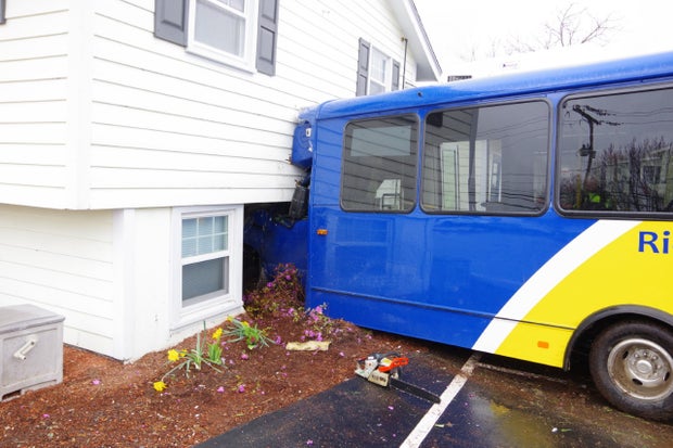 MILFORD NH BUS 3