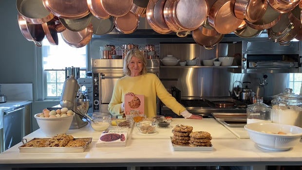 martha-stewart-baking-cookies-620.jpg