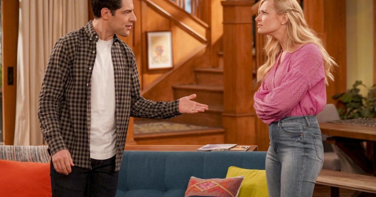 Beth Behrs Dishes On 2 Broke Girls And The Neighborhood - Exclusive  Interview