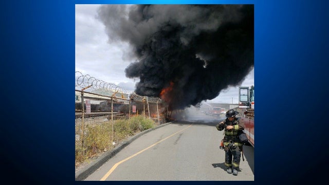 Fire-near-Oakland-Coliseum-better.jpg 