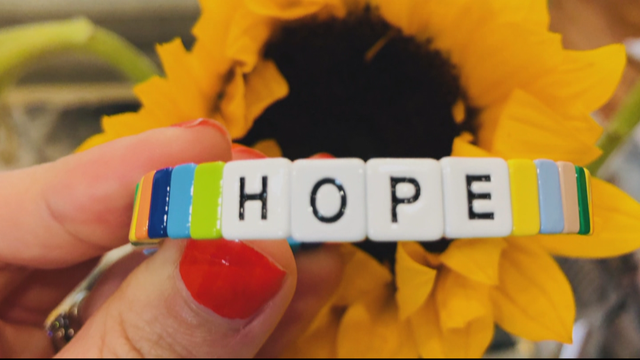 16PKG_VW_RAINBOW-HOPE-BRACELETS_frame_965.png 
