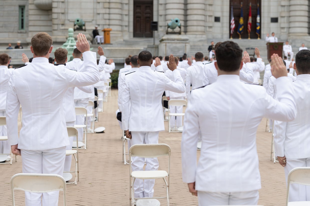 PHOTOS: USNA Swearing-In Ceremony