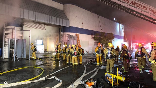 downtown-la-fabric-store-fire.jpg 