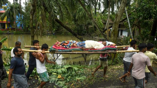 INDIA-BANGLADESH-WEATHER-CYCLONE 