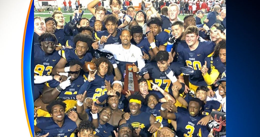 Floridas Reigning Class 7a Football Champs St Thomas Aquinas Receive Championship Rings In 