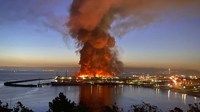 fire-pier45_earlyam.jpg 