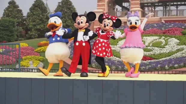 1) TRAVEL THEME PARKS .transfer_frame_547