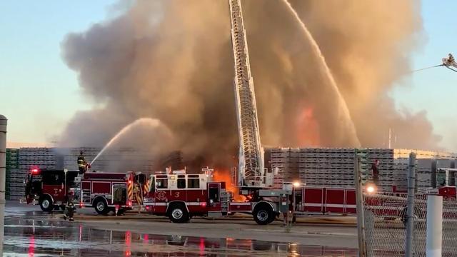 stockton-tomato-crates-fire.jpg 