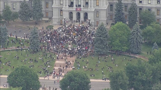 COPTER-FEED-PROTEST-DOWNTOWN-DENVER-EVENING_frame_117290.jpeg 