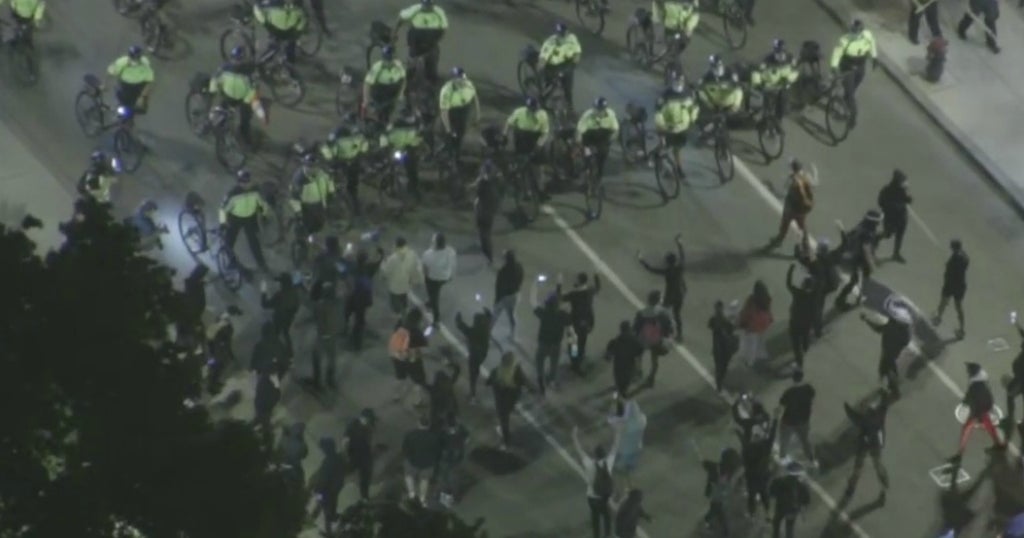 Police Move In On Lingering Protesters After Largely Peaceful Day - CBS ...