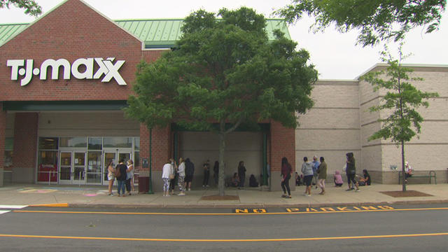 tj-maxx-line.jpg 