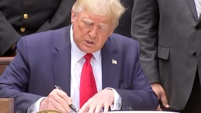 cbsn-fusion-trump-signs-executive-order-policing-thumbnail-500233-640x360.jpg 