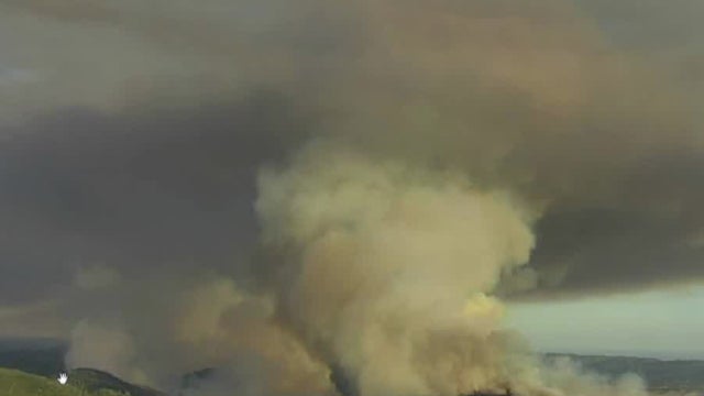 walker-fire-smoke-plume.jpg 