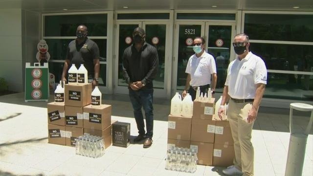 Ray-Lewis-PPE-Donation.jpg 