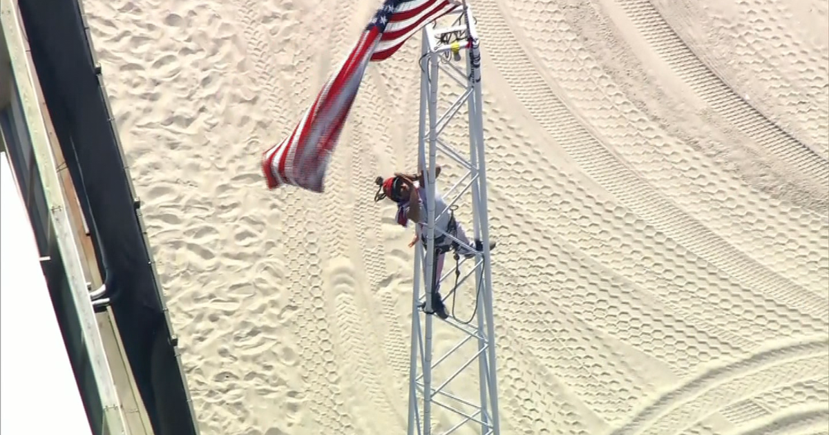 Man Wearing American Flag Arrested For Scaling Ride At Casino Pier In ...