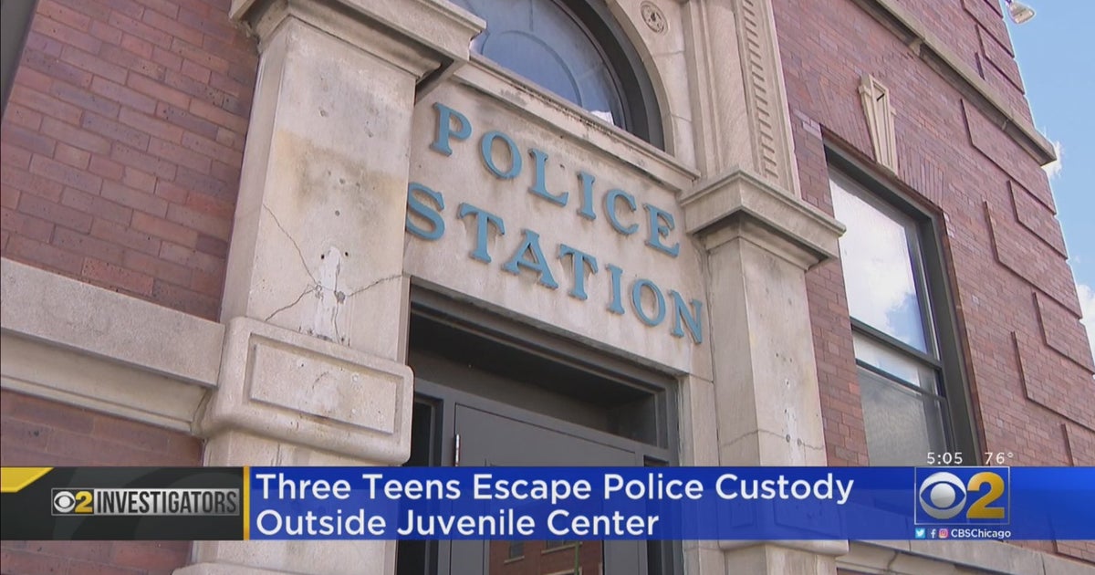 3 Teens Escape By Breaking Metal Plate On Police Wagon Door Outside ...