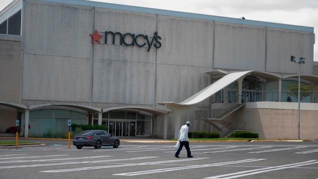 macys-empty-parking-lot.jpg 