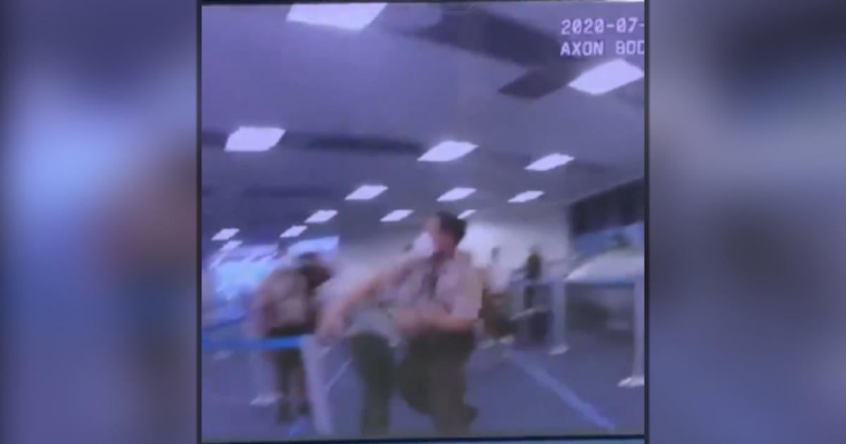 Miami Dade Police Director Orders Investigation Into Officer Seen On Video Punching Woman Cbs 6750