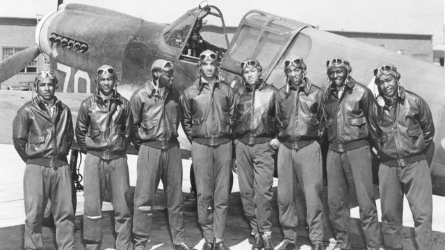 Tuskegee_Airmen_-_Circa_May_1942_to_Aug_1943.jpg 