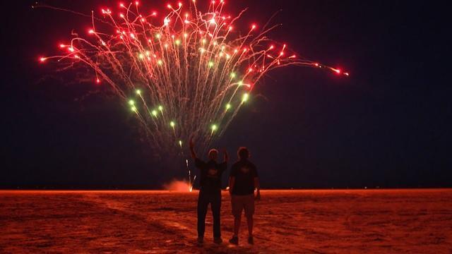 fireworks-508972-640x360.jpg 