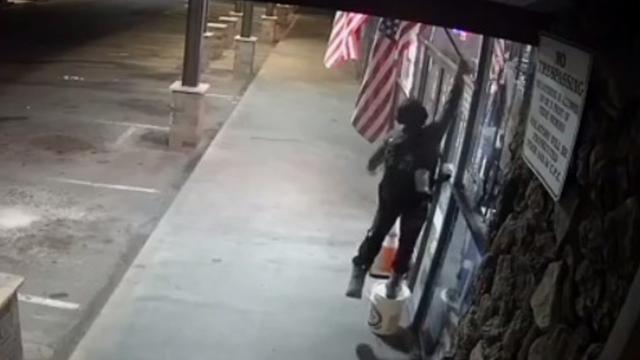 american-flag-thief.jpg 