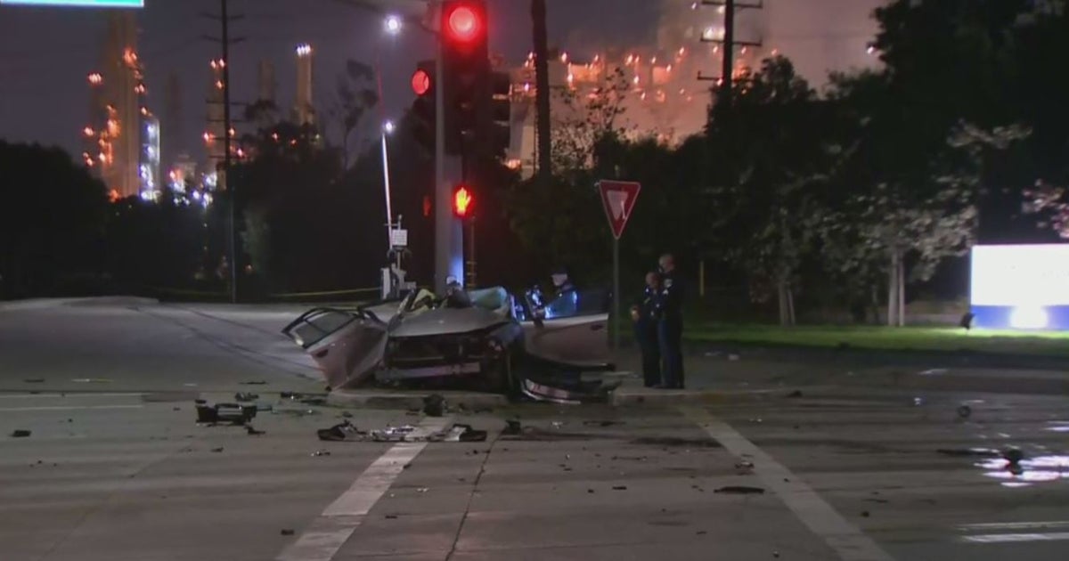 Driver Killed After Car Slams Into Pole In Torrance - CBS Los Angeles