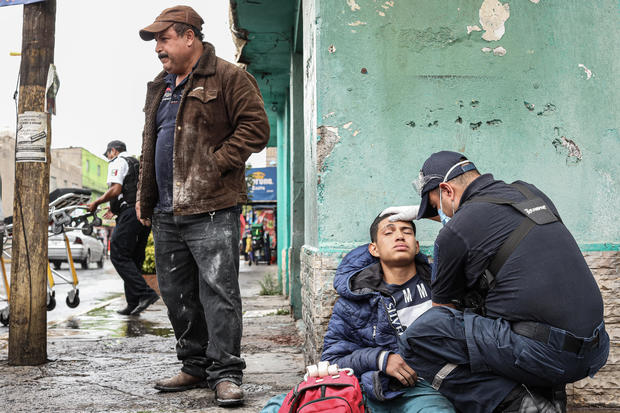 Mexican Paramedics respond to Covid-19 calls 
