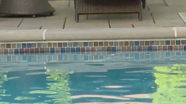 pool.jpg 
