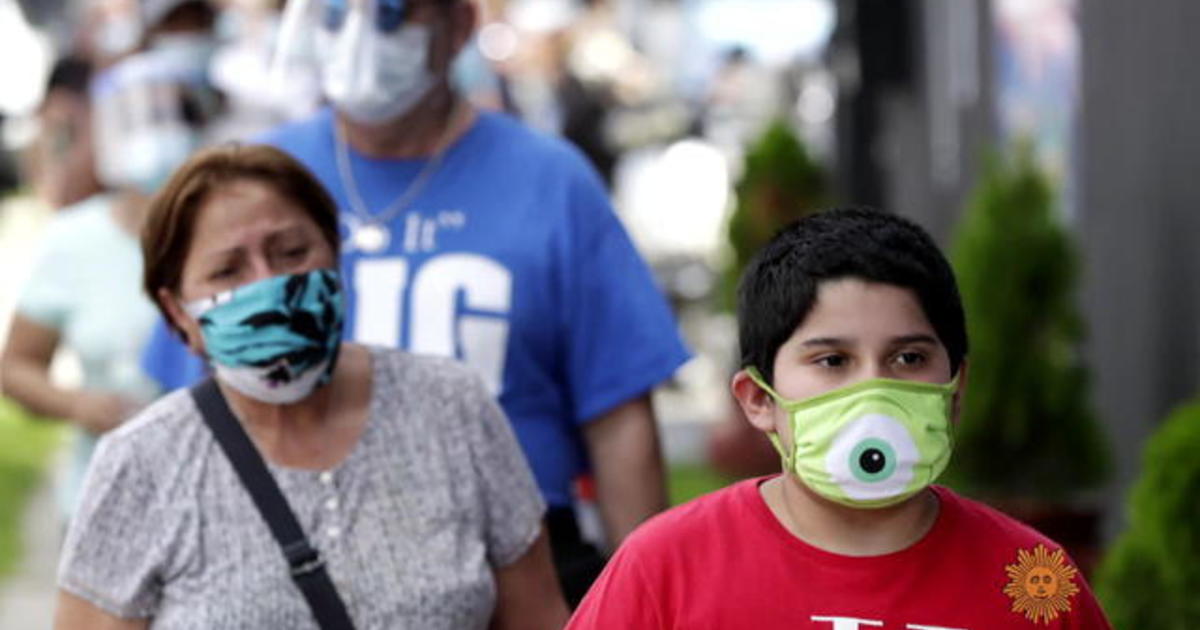 Line of Customers Wearing Face Masks in Front of the Hermes Store on Rodeo  Drive Stock Footage - Video of people, crosswalk: 228671772