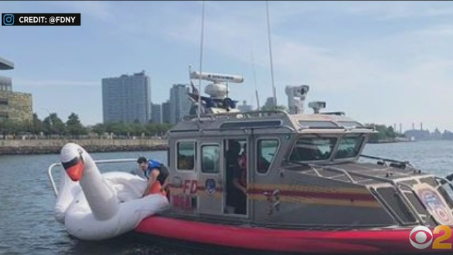 Inflatable-swan-float-rescue.png 