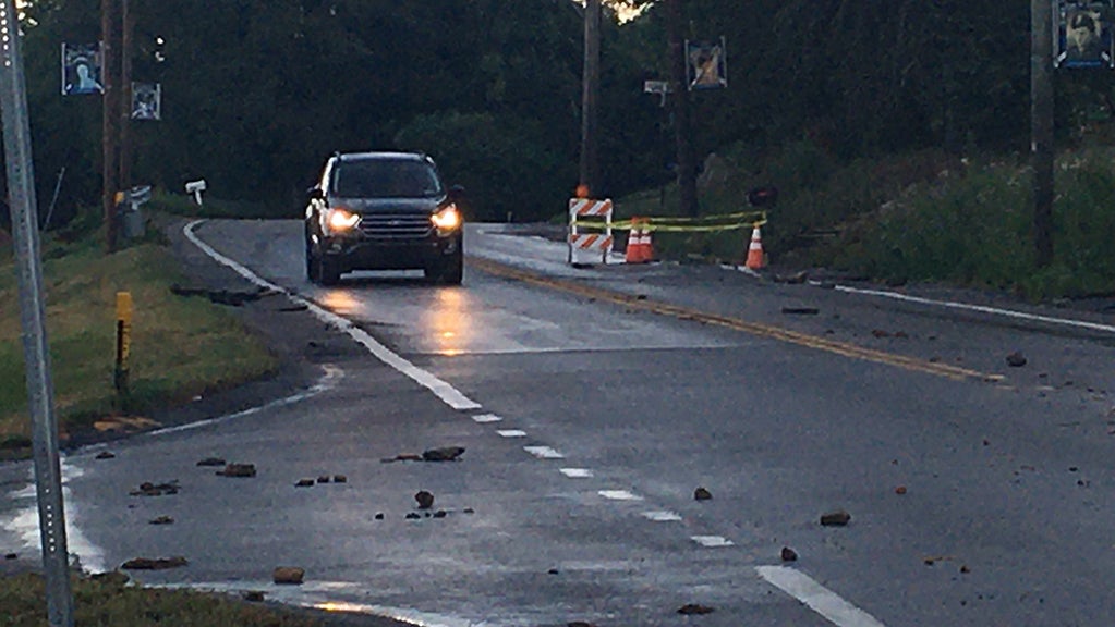 Water Main Break Shuts Down One Lane Of Library Road - CBS Pittsburgh