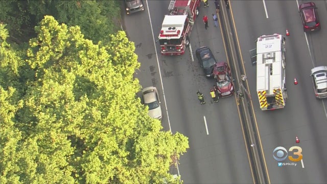 Tire-Falls-Off-Car-Crashes-Into-Another-Cars-Windshield-On-Schuylkill-Expressway.jpg 