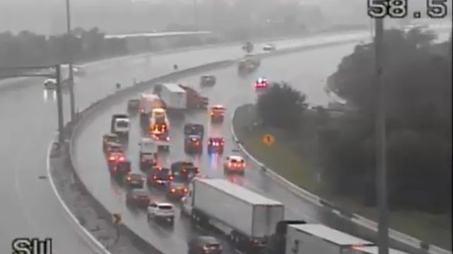 Jackknifed-Tractor-Trailer-I-95.jpg 