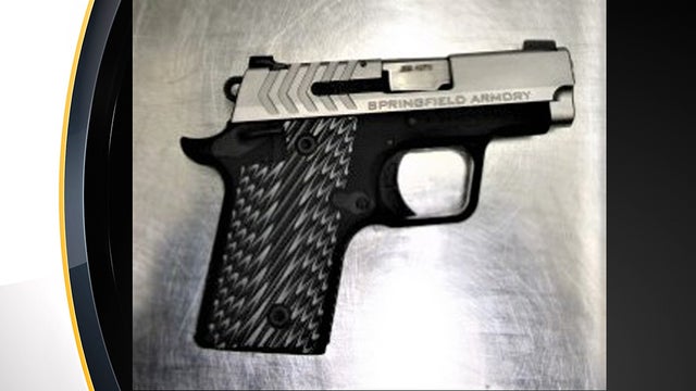 tsa-gun-at-airport.jpg 