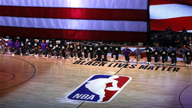 Oklahoma City Thunder and Los Angeles Lakers kneel 