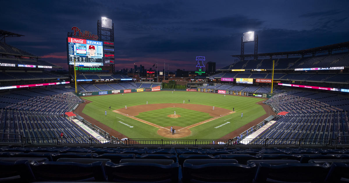 Phillies fans welcome back playoff baseball at Citizens Bank Park