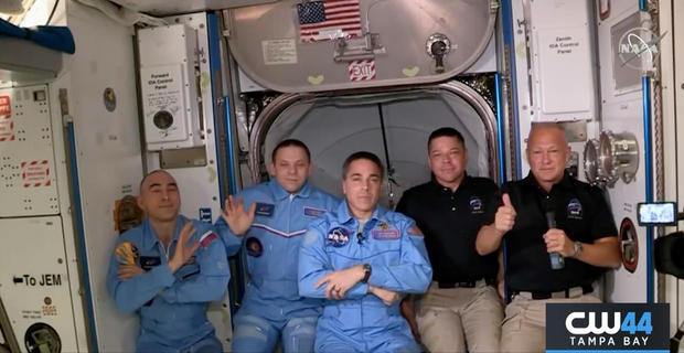 SpaceX-Astronauts-Bob-Behnken-and-Doug-Hurley-Abord-ISS 