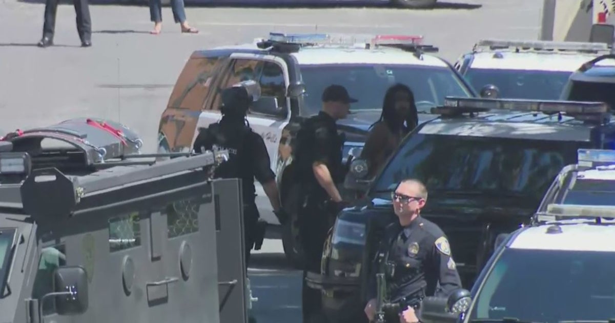Suspects Wanted In Beverly Hills Armed Robbery Lead Police On High ...